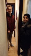 Koen en vriendin in smalle gang