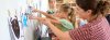 Marloes knutselend met kids