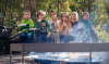 Kinderen bij een kampvuur