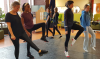Vrouwen en meisjes dansen een ierse dans