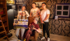 5 jongeren poseren met een bord waarop staat dat ze de escape room hebben uitgespeeld