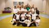 De Bollywood dansgroep neemt een pose aan